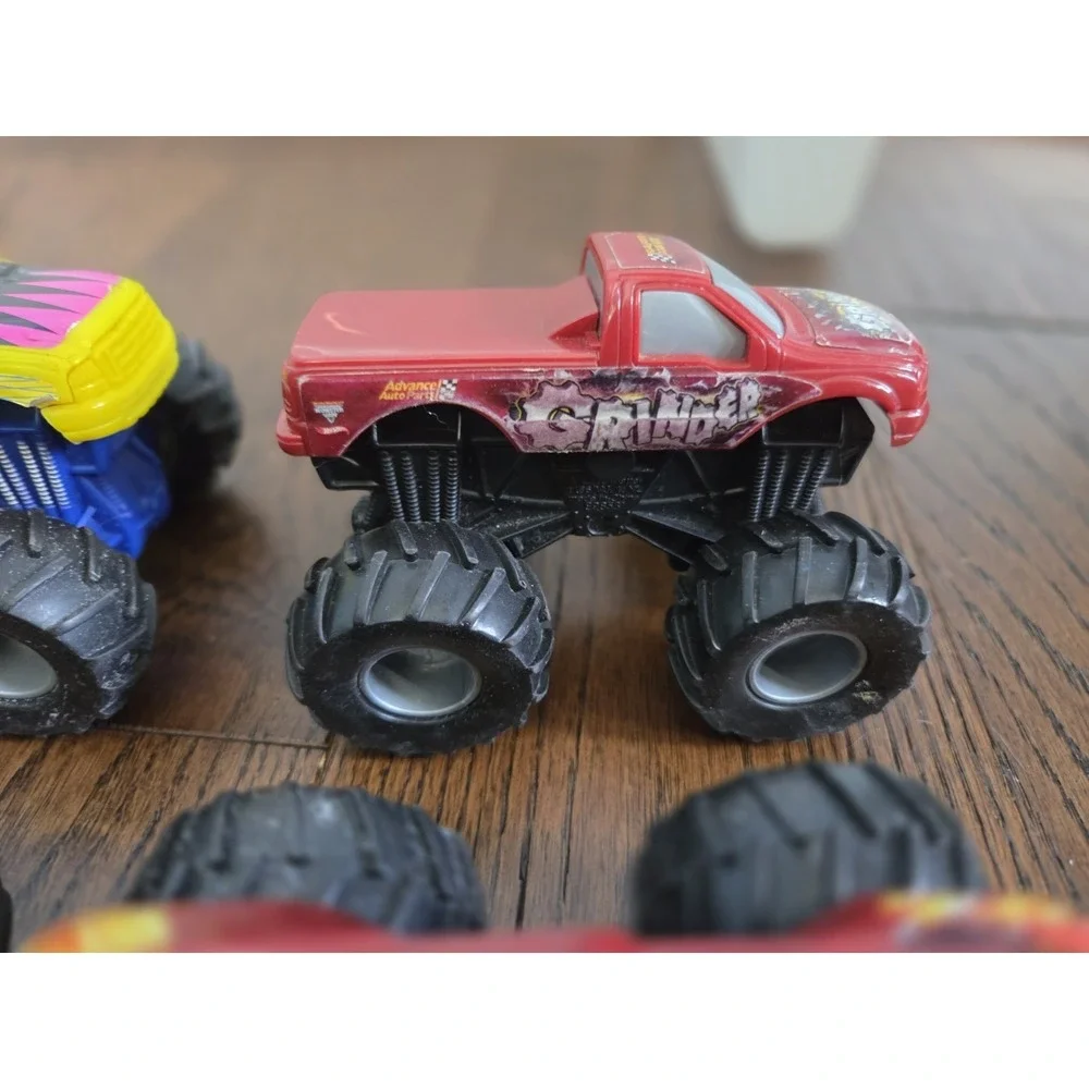 HOT Wheels Monster Jam Rev Tredz Trucks 4 Pc Lot Grinder Maximum Destruction Red